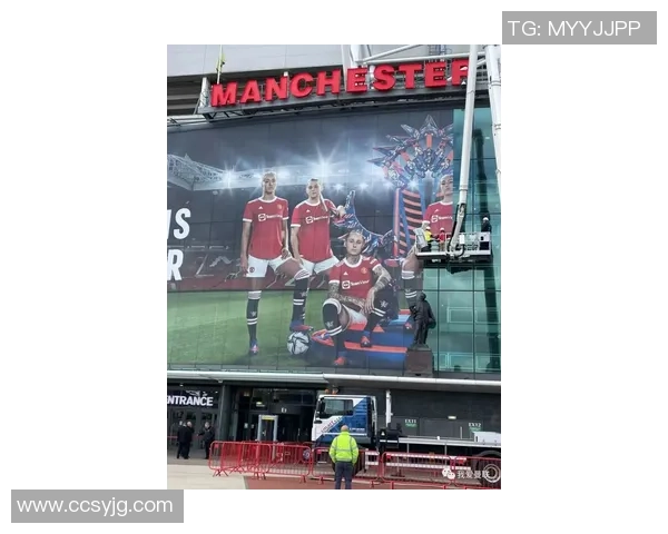 穿越时空邂逅传奇巨星足球雕像艺术长廊