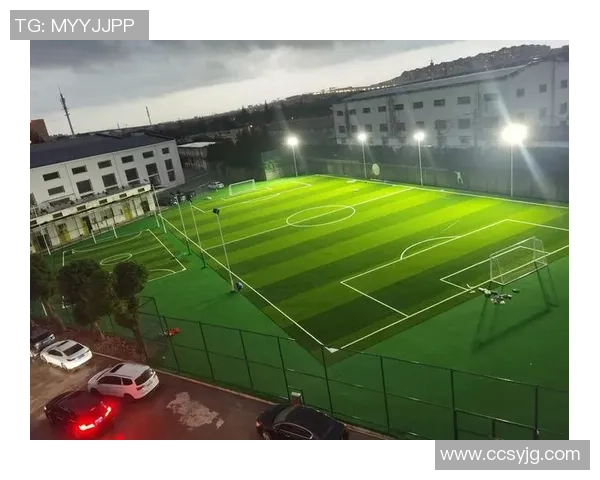 足球三件套解析:明星球员必备装备与球场表现的完美结合 足球三件套解析:明星球员必备装备与球场表现的完美结合